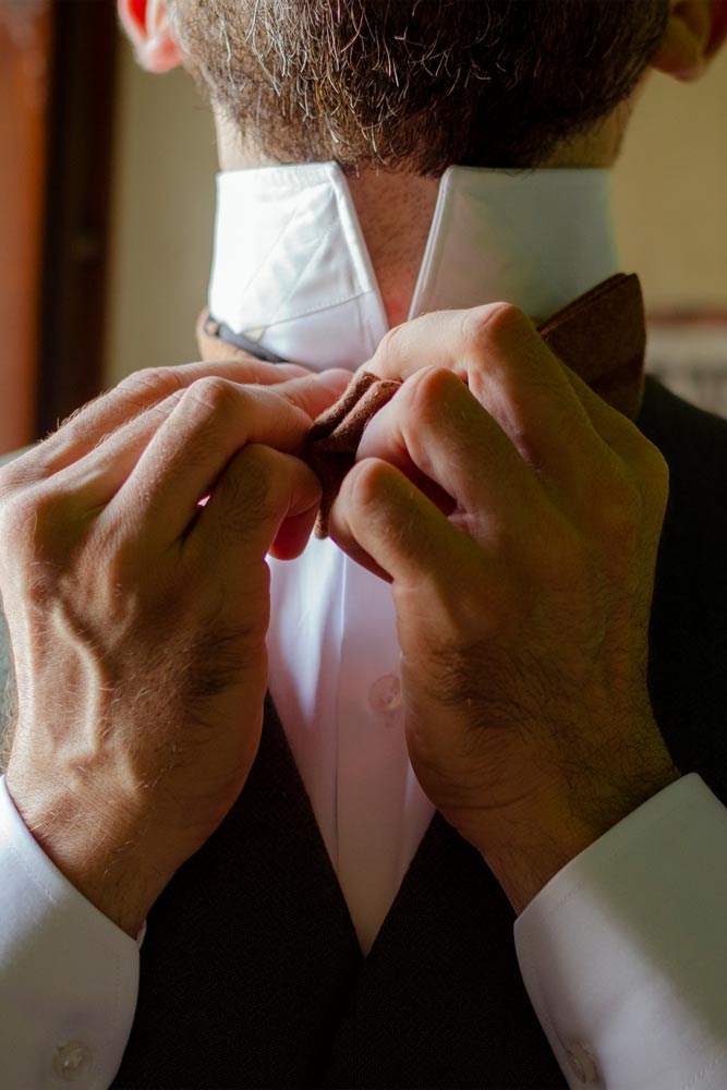 Sposo si prepara per il matrimonio