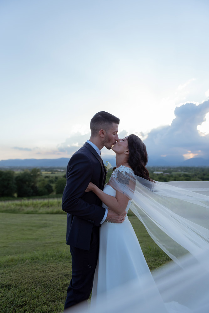 sposi innamorati matrimonio