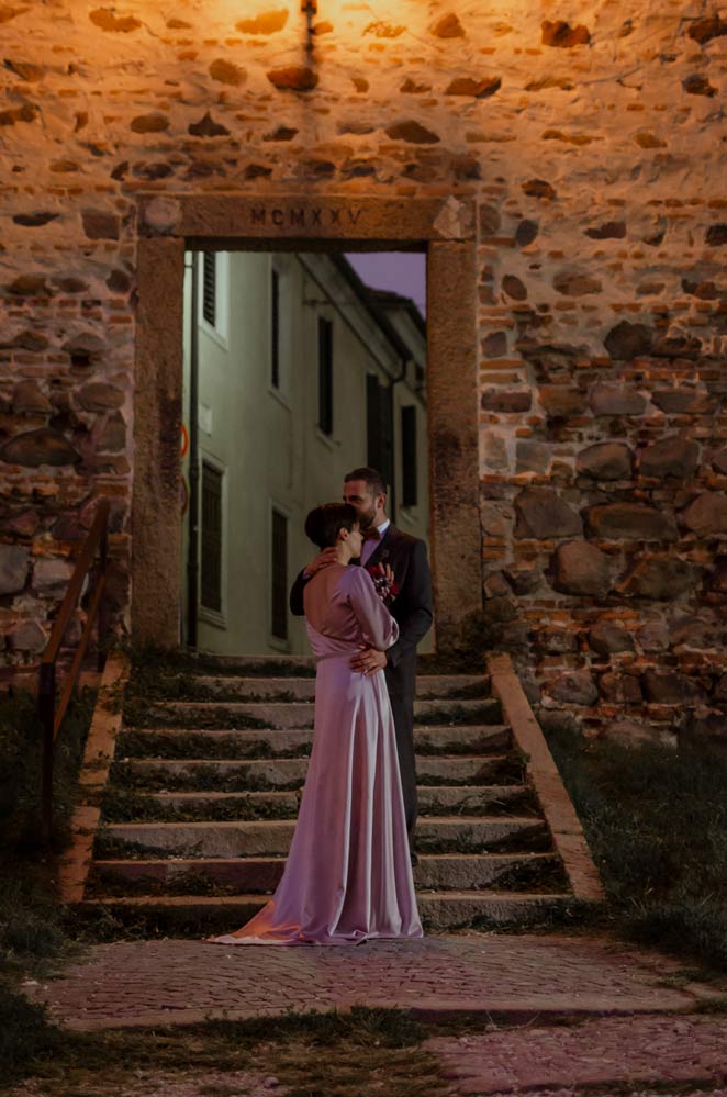 sposi innamorati matrimonio